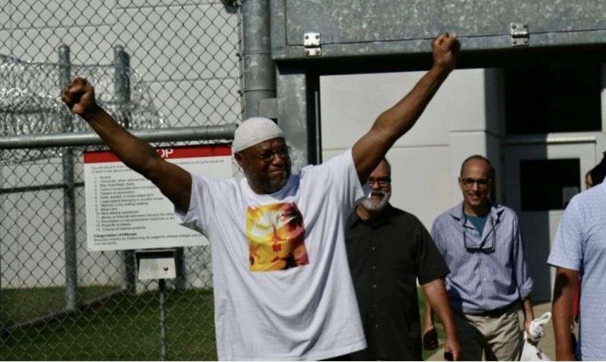 USA - Sherwood Brown (leaving prison)