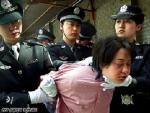Una donna sta per essere giustiziata a Pechino, nel 2001 Una donna sta per essere giustiziata a Pechino, nel 2001