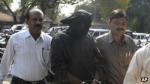 Santosh Maruti Mane viene portato via dopo l'incidente Santosh Maruti Mane viene portato via dopo l'incidente