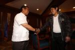 Dante Altizo (a destra) con Jejomar C. Binay